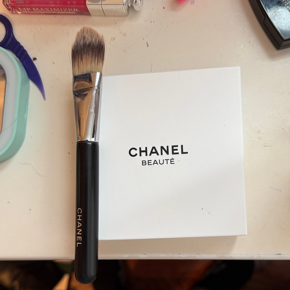 CHANEL Foundation Brush